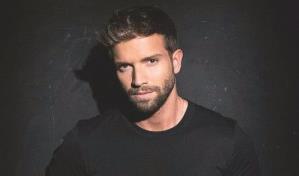 Pablo Alborán en un recorrido por sus éxitos en el Teatro Nacional