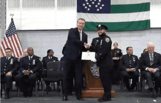 FBI investiga a policía por un tiroteo fuera de servicio en Queens