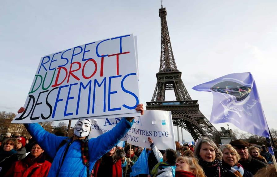 Diputados franceses debaten inscribir el derecho al aborto en la Constitución