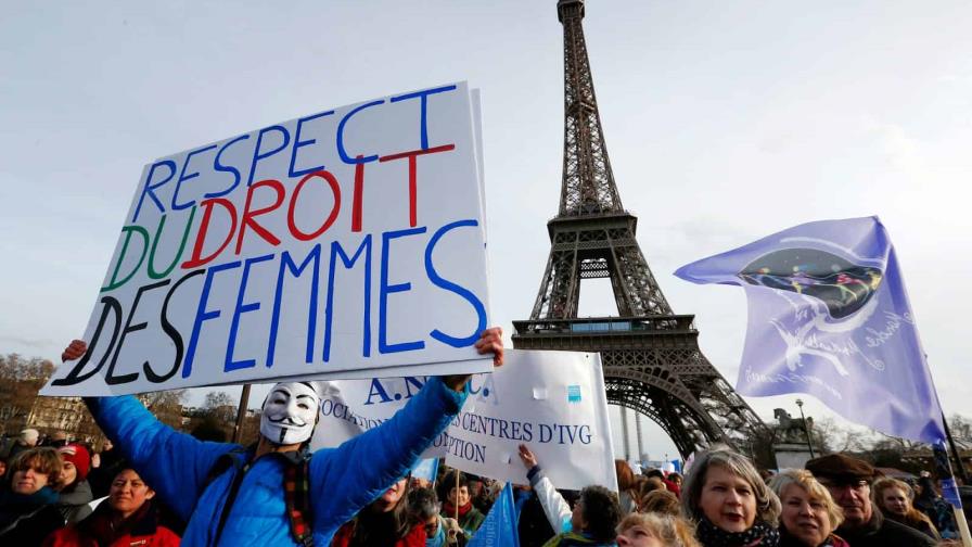 Diputados franceses debaten inscribir el derecho al aborto en la Constitución