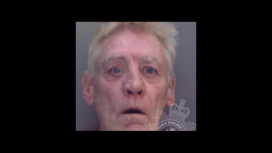 Un delincuente sexual murió desangrado luego de que le cortaran los genitales