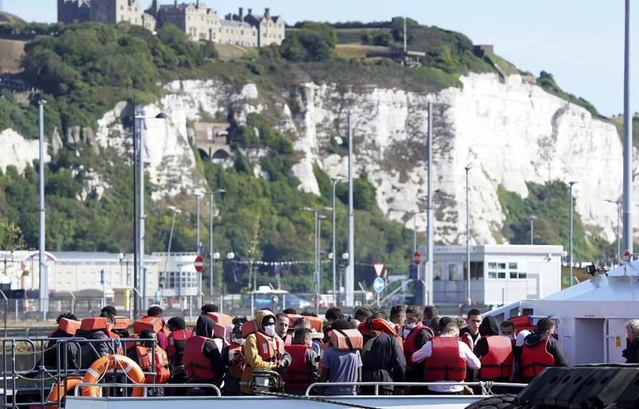 Reino Unido registra una inmigración récord de 504,000 personas en un año