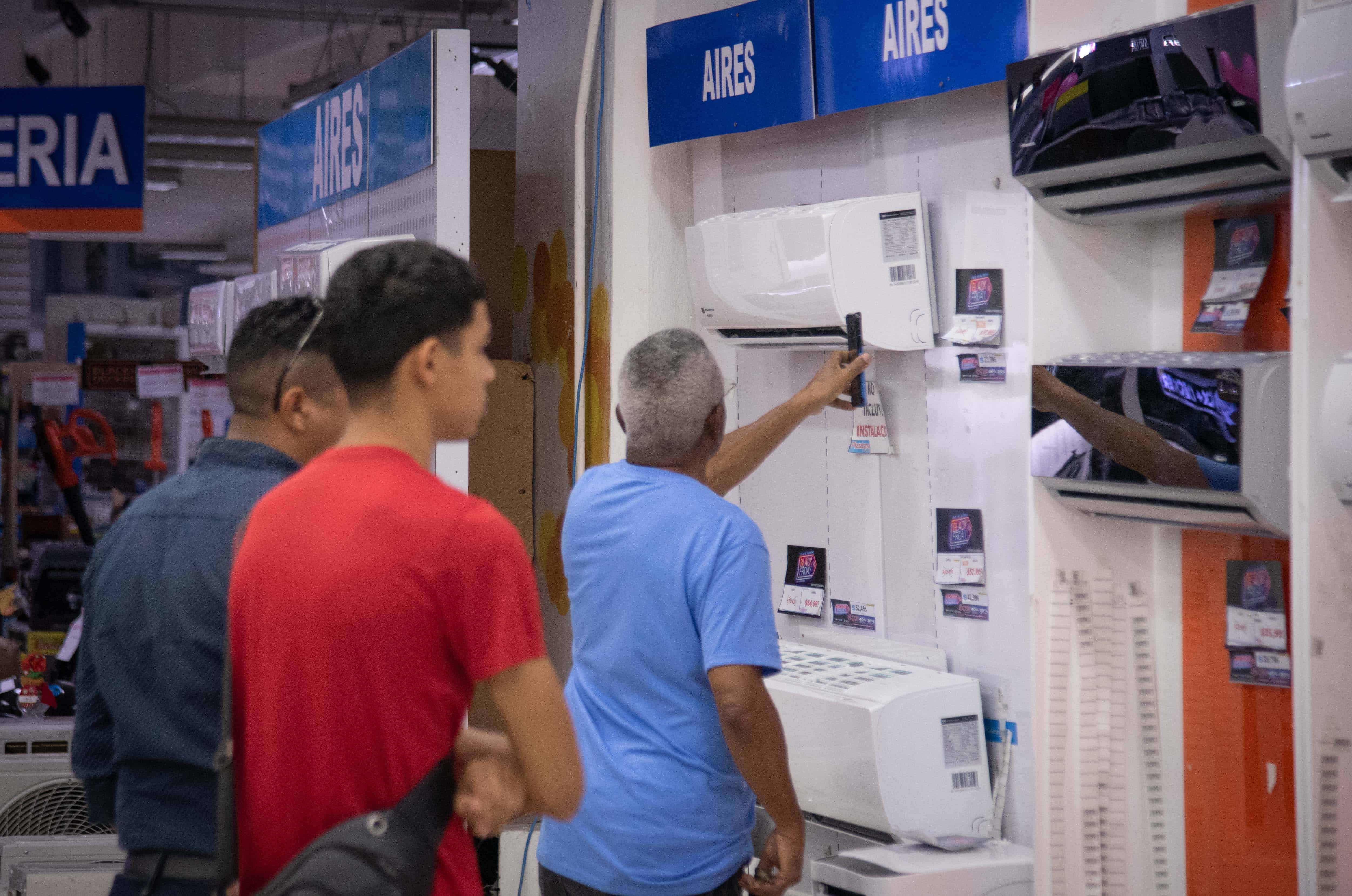 El departamento de electrodomésticos es el más concurrido.