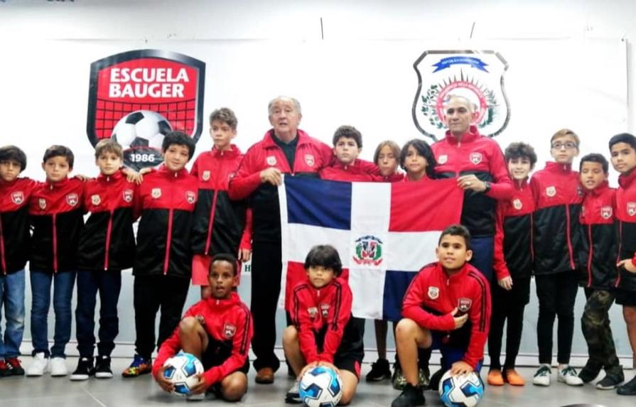 Dos equipos de la Escuela Bauger de fútbol jugarán en Guatemala