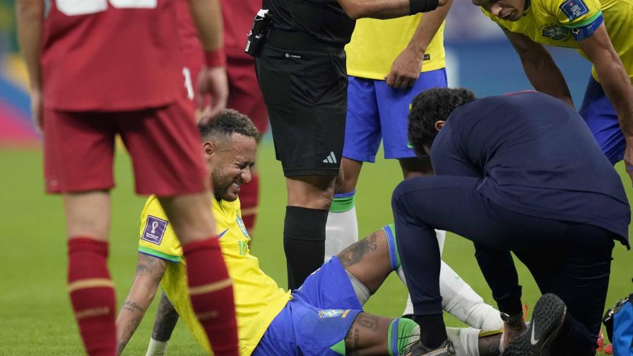 Alarma en Brasil: Neymar se lesiona tobillo en el debut