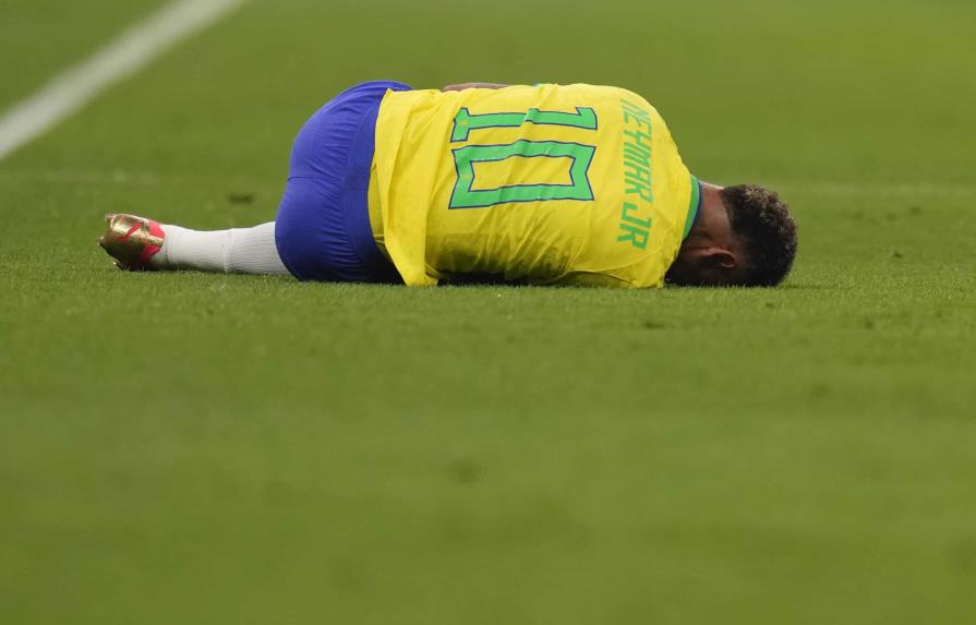 Neymar recibe tratamiento por lesión de tobillo