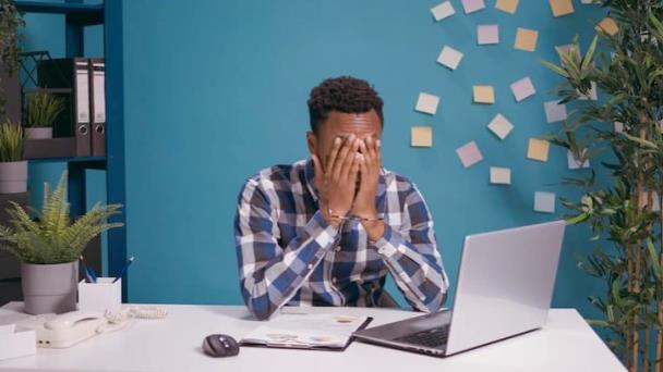 ¡No los cometas! Estos errores te impiden conseguir trabajo