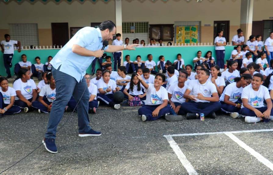 Inefi entrega utilería deportiva al Centro Educativo María Inmaculada del Ensanche Luperón