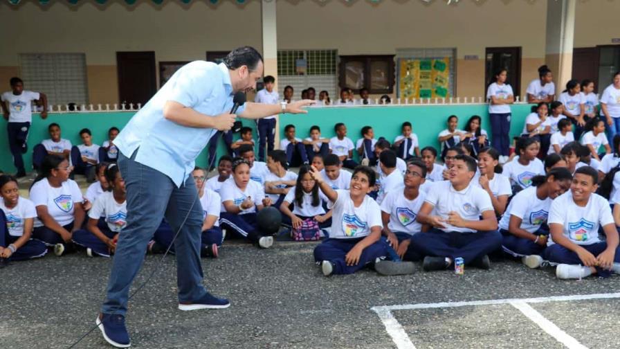 Inefi entrega utilería deportiva al Centro Educativo María Inmaculada del Ensanche Luperón