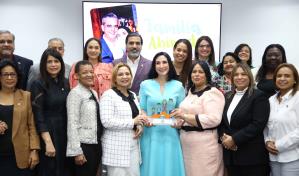 Realizan panel sobre amenazas y desafíos de la familia