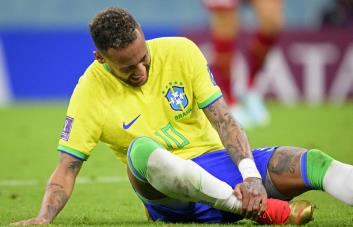 Neymar estará bajo observación por esguince en el tobillo derecho