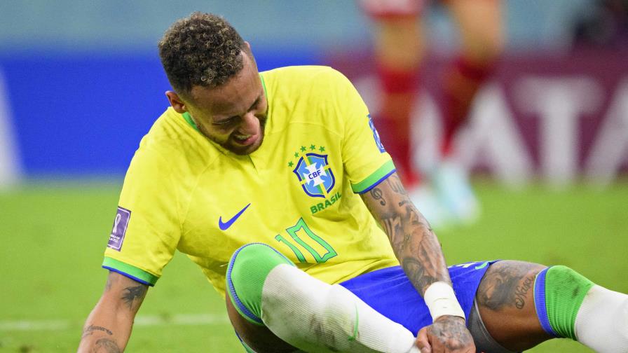 Neymar estará bajo observación por esguince en el tobillo derecho