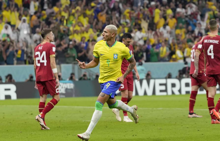 Richarlison pone brillo a la victoria de Brasil, deslucida por lesión de Neymar
