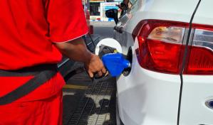 Gobierno baja RD$12 al avtur y deja invariables los precios de los dem&aacute;s combustibles