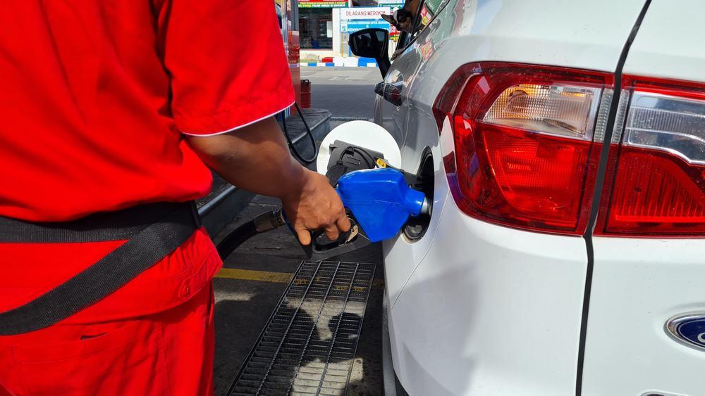 Gobierno baja RD$12 al avtur y deja invariables los precios de los demás combustibles