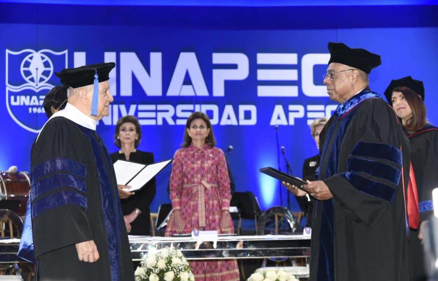 Universidad APEC entrega título Doctor Honoris Causa a Milton Ray Guevara