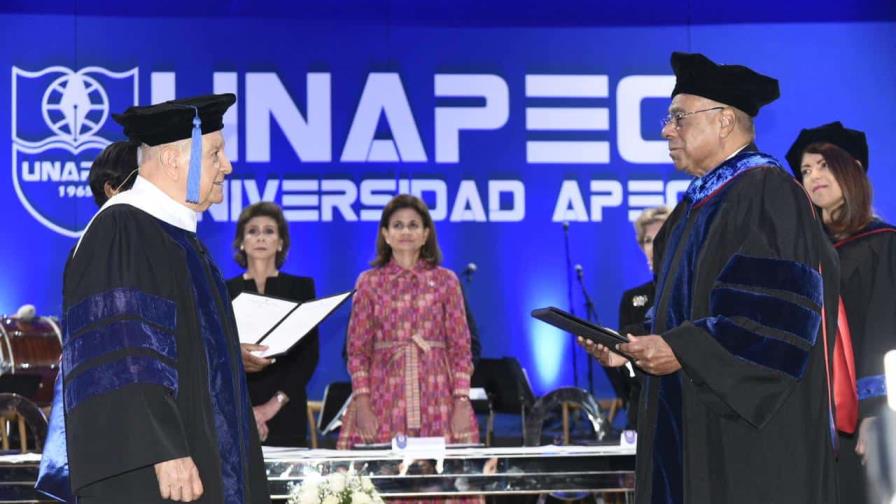 Universidad APEC entrega título Doctor Honoris Causa a Milton Ray Guevara