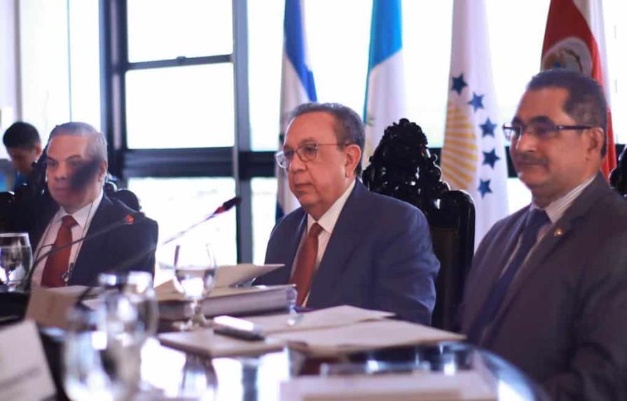 Valdez Albizu es elegido por cuarta vez presidente del Consejo Monetario Centroamericano