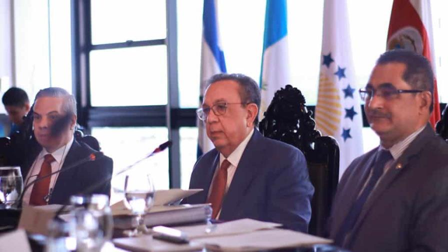 Valdez Albizu es elegido por cuarta vez presidente del Consejo Monetario Centroamericano Valdez Albizu es elegido por cuarta vez presidente del Consejo Monetario Centroamericano
