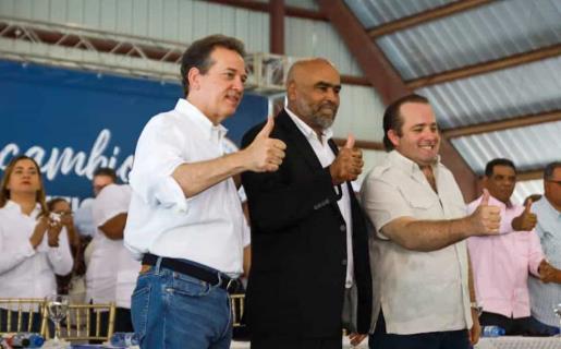 Alcalde de municipio en Dajabón abandona el PLD y se juramenta en el PRM Alcalde de municipio en Dajabón abandona el PLD y se juramenta en el PRM