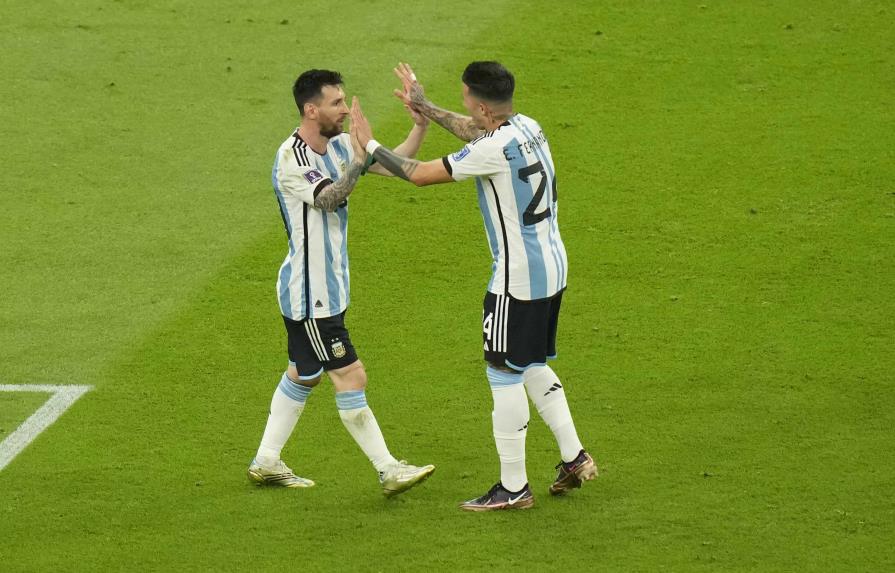 Con goles de Messi y Fernández renacen las esperanzas de Argentina en Qatar