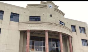 Anulan no ha lugar y dictan apertura a juicio a doctor acusado de violar hijo en Santiago