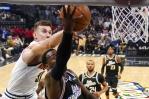 Gordon anota 29 y Nuggets ganan a los Clippers por 114-104 Gordon anota 29 y Nuggets ganan a los Clippers por 114-104