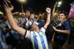 Fans argentinos respiran aliviados con triunfo ante México Fans argentinos respiran aliviados con triunfo ante México