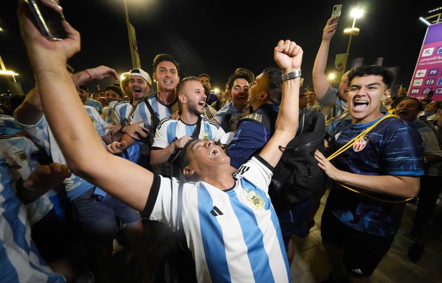 Fans argentinos respiran aliviados con triunfo ante México