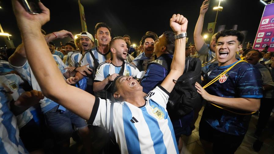 Fans argentinos respiran aliviados con triunfo ante México