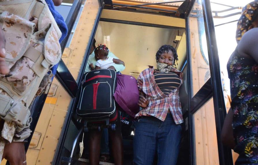 Migración continúa deportaciones de haitianos en la frontera con Dajabón