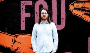 Tom Gauld reivindica a los bibliotecarios y pone en su diana al ego literario