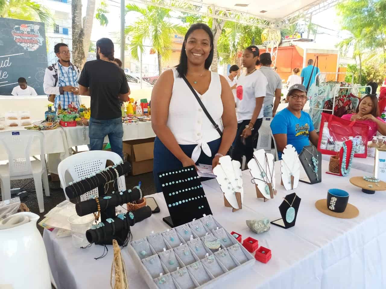 Jóvenes emprendedores de diferentes sectores del municipio Santo Domingo Este presentaron sus proyectos creativos de negocios 