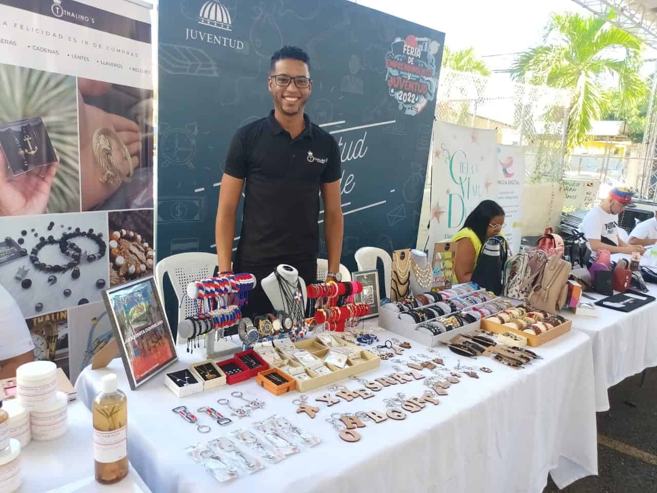 Jóvenes emprendedores de diferentes sectores del municipio Santo Domingo Este presentaron sus proyectos creativos de negocios 