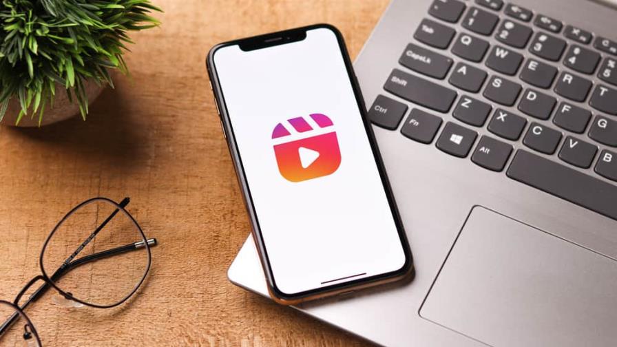 Así puedes enviar un reel de Instagram a tu estado de WhatsApp Así puedes enviar un reel de Instagram a tu estado de WhatsApp