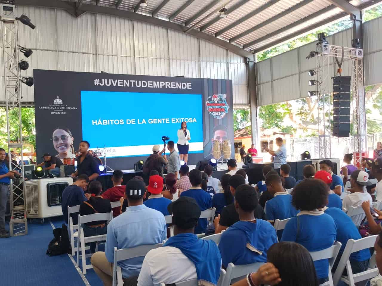 Jóvenes emprendedores de diferentes sectores del municipio Santo Domingo Este presentaron sus proyectos creativos de negocios 