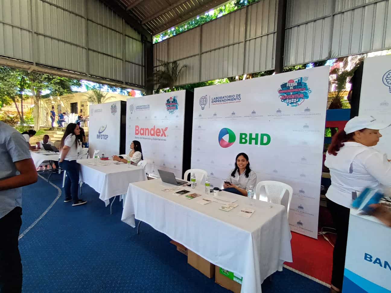 Jóvenes emprendedores de diferentes sectores del municipio Santo Domingo Este presentaron sus proyectos creativos de negocios 