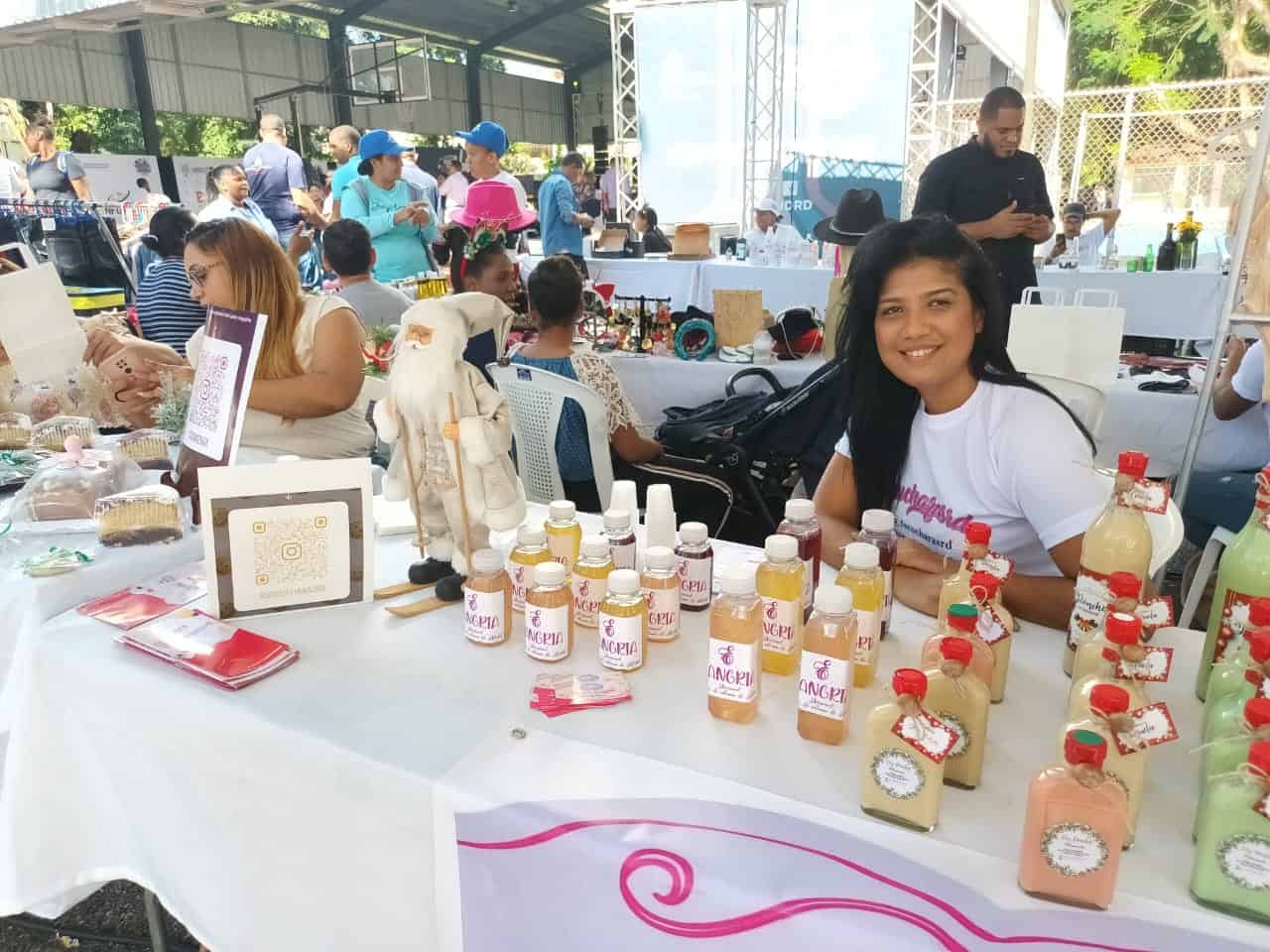 Jóvenes emprendedores de diferentes sectores del municipio Santo Domingo Este presentaron sus proyectos creativos de negocios 