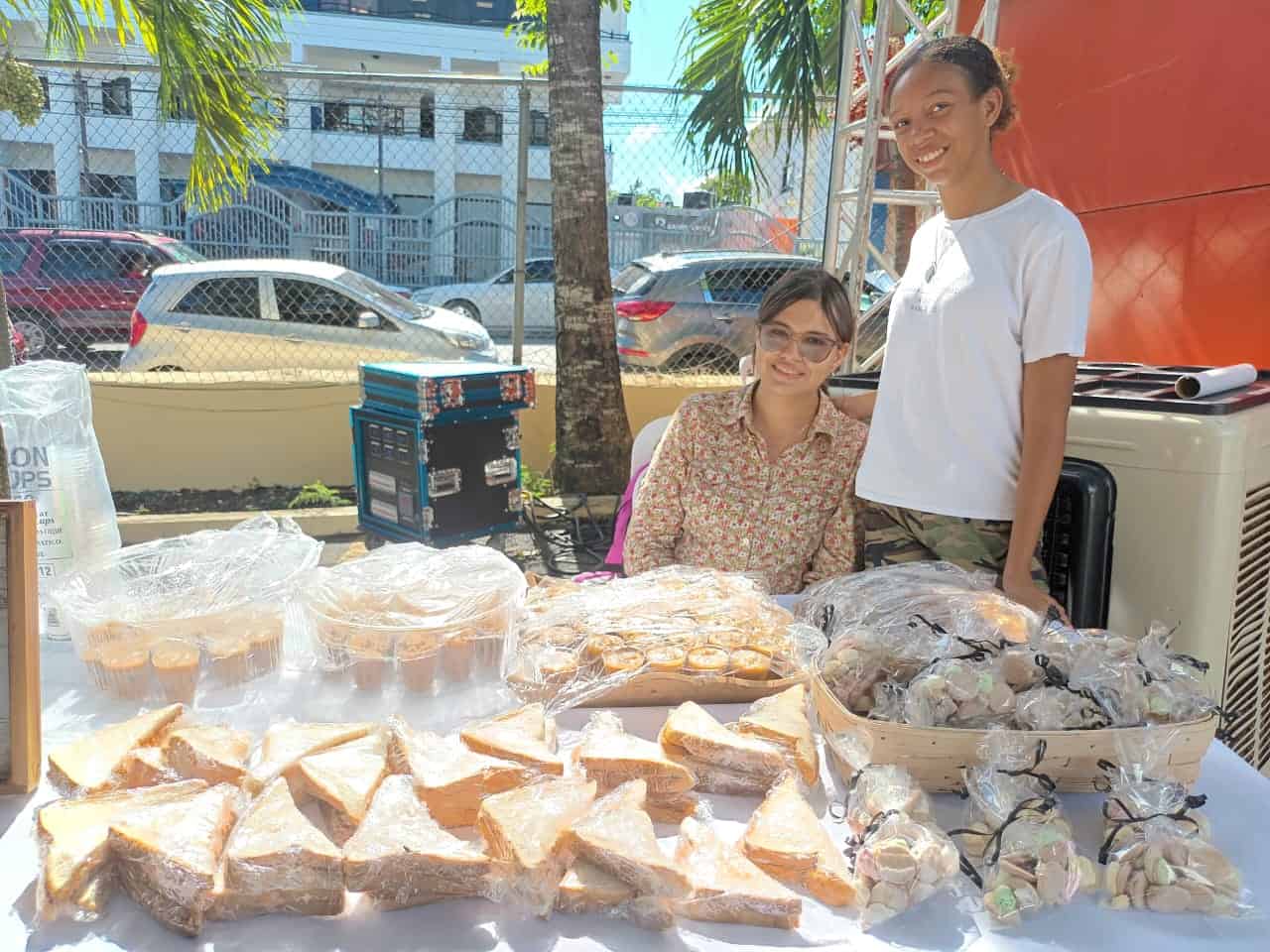 Jóvenes emprendedores de diferentes sectores del municipio Santo Domingo Este presentaron sus proyectos creativos de negocios 