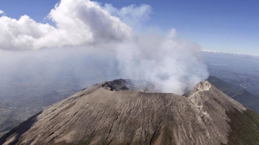 Emiten alerta de prevención en El Salvador por volcán