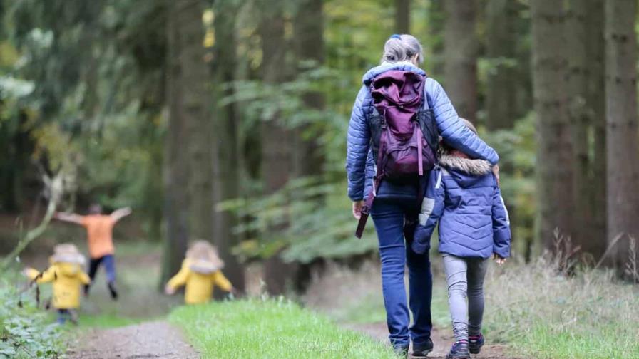 Caminatas terapéuticas, una forma de eliminar el estrés, la ansiedad y el agotamiento