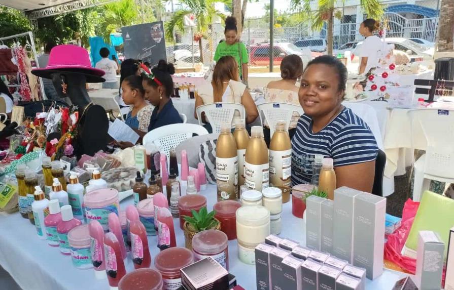 Jóvenes presentan sus emprendimientos en Feria del Ministerio de la Juventud