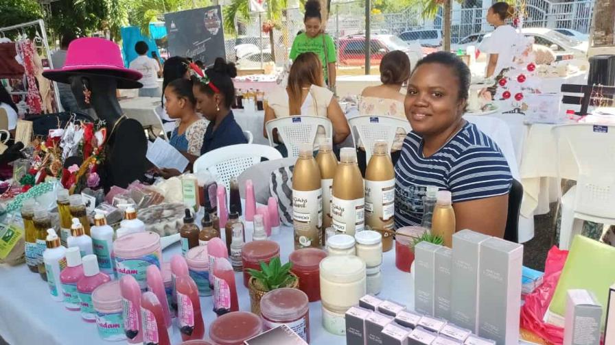 Jóvenes presentan sus emprendimientos en Feria del Ministerio de la Juventud