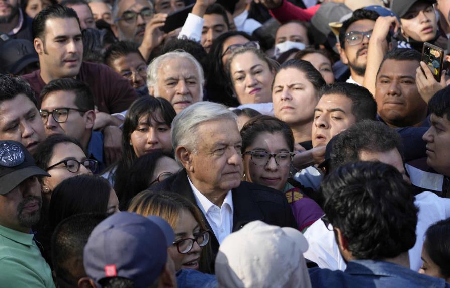 México: López Obrador vuelve a marchar; lo acompañan cientos de miles