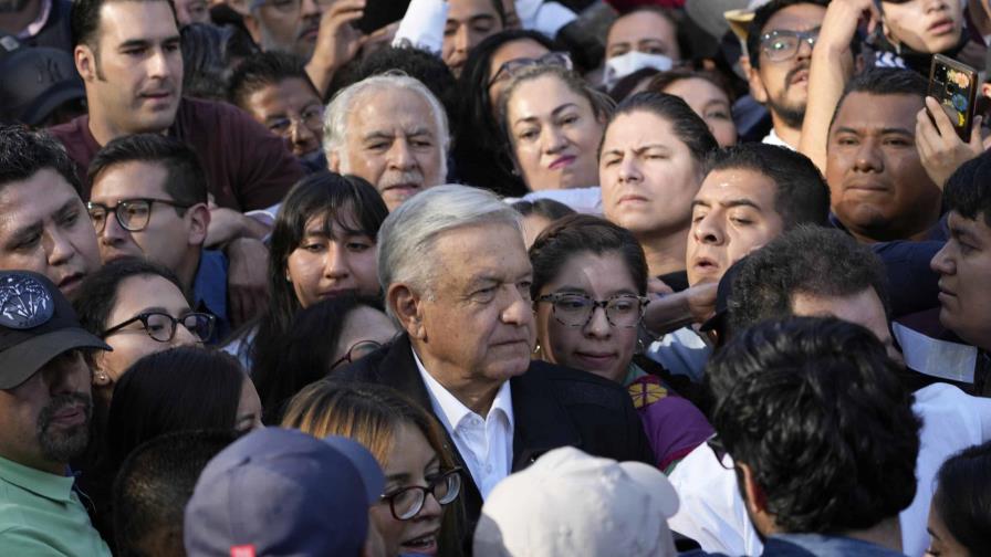 México: López Obrador vuelve a marchar; lo acompañan cientos de miles