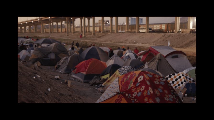Desalojan a cientos de migrantes venezolanos de campamento en la mexicana Ciudad Juárez