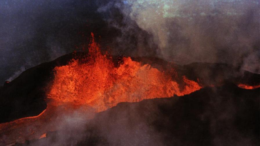 El volcán hawaiano de Mauna Loa entra en erupción