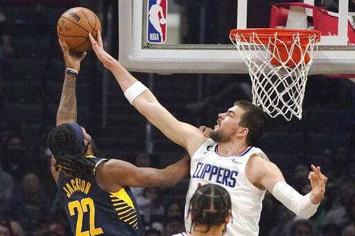Con 31 puntos y 29 rebotes de Zubac, Clippers vence a Pacers
