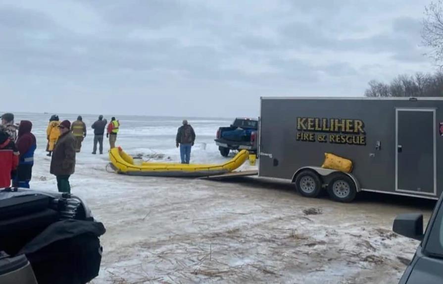 Unos 200 pescadores rescatados de una placa de hielo a la deriva en Minnesota