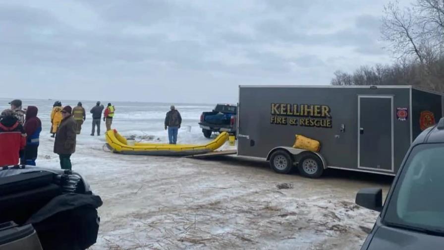 Unos 200 pescadores rescatados de una placa de hielo a la deriva en Minnesota